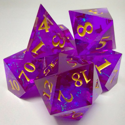 Sharp-Edged Dice: Shimmering plasma - purple and gold in a bottle with screw-cap