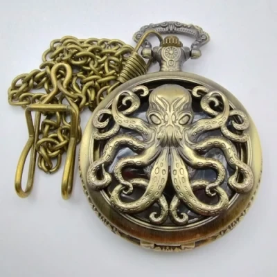 Mini-dice in decorative flip-case: golden Cthulhu
