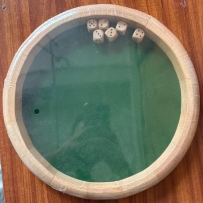 Wooden dice tray with 6 dice (16mm)